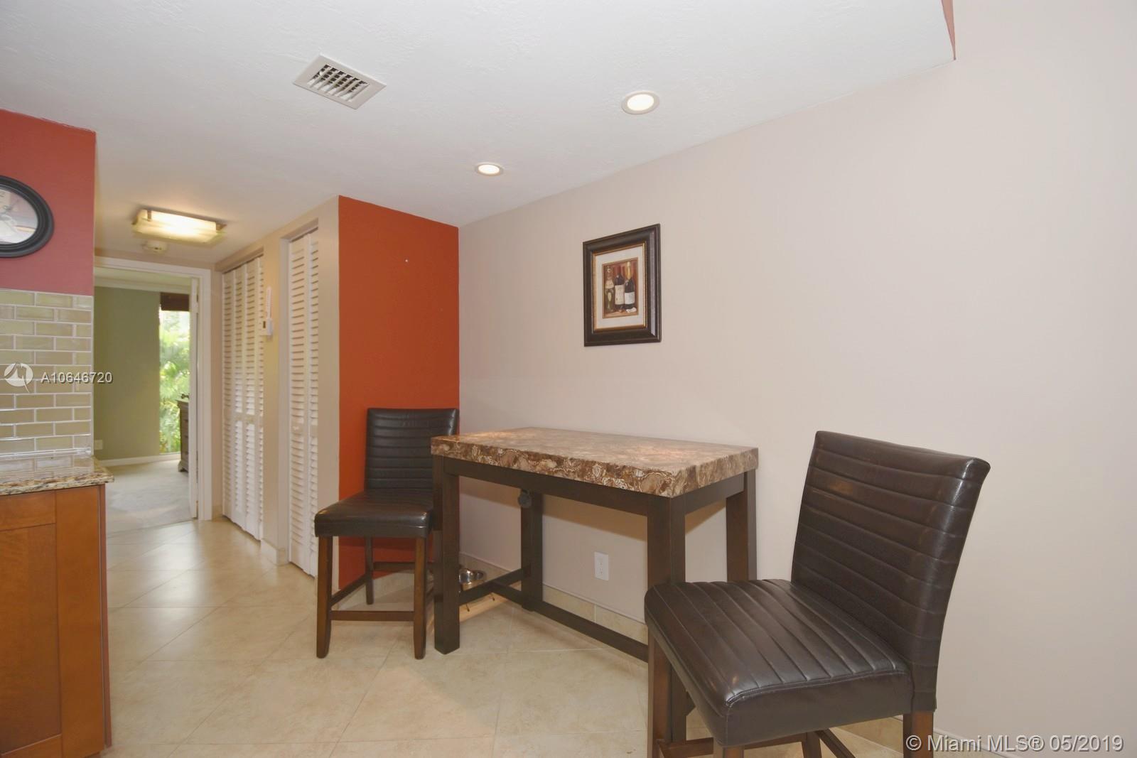 WOODS CONDO (THE) - Residential