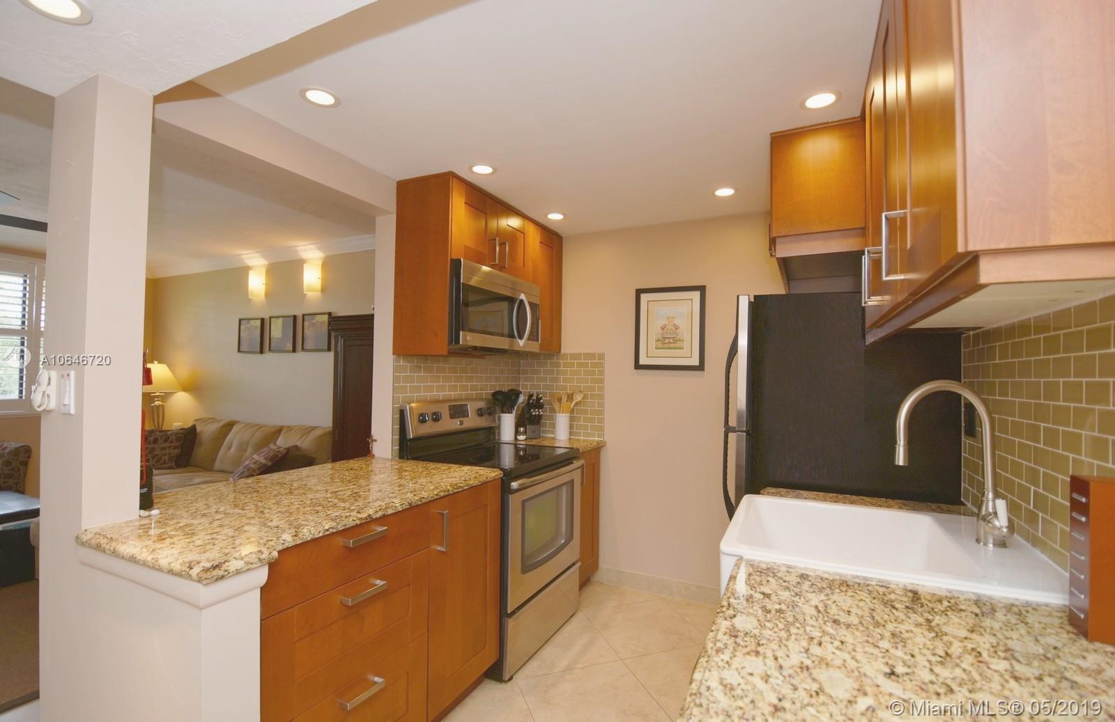 WOODS CONDO (THE) - Residential