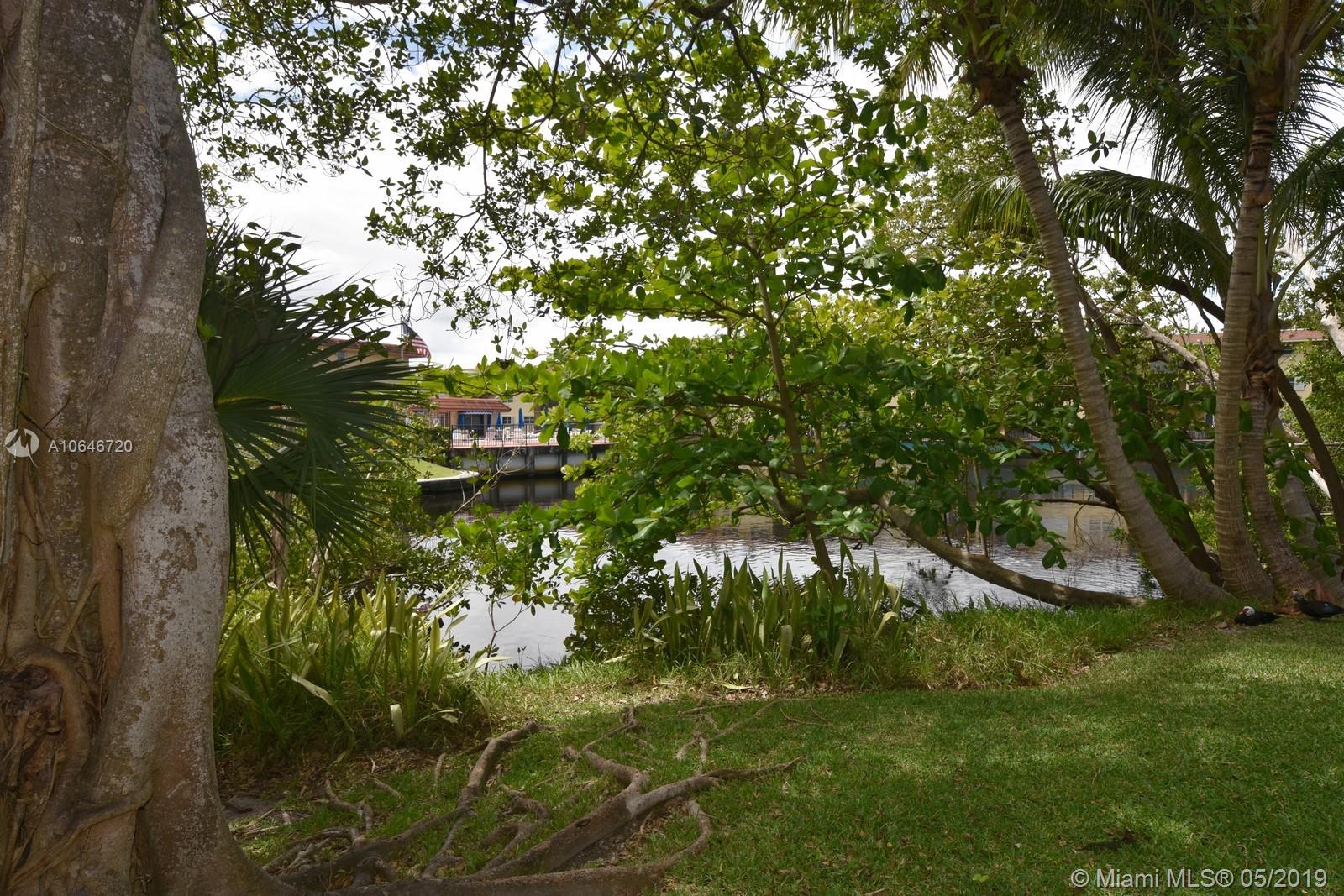 WOODS CONDO (THE) - Residential