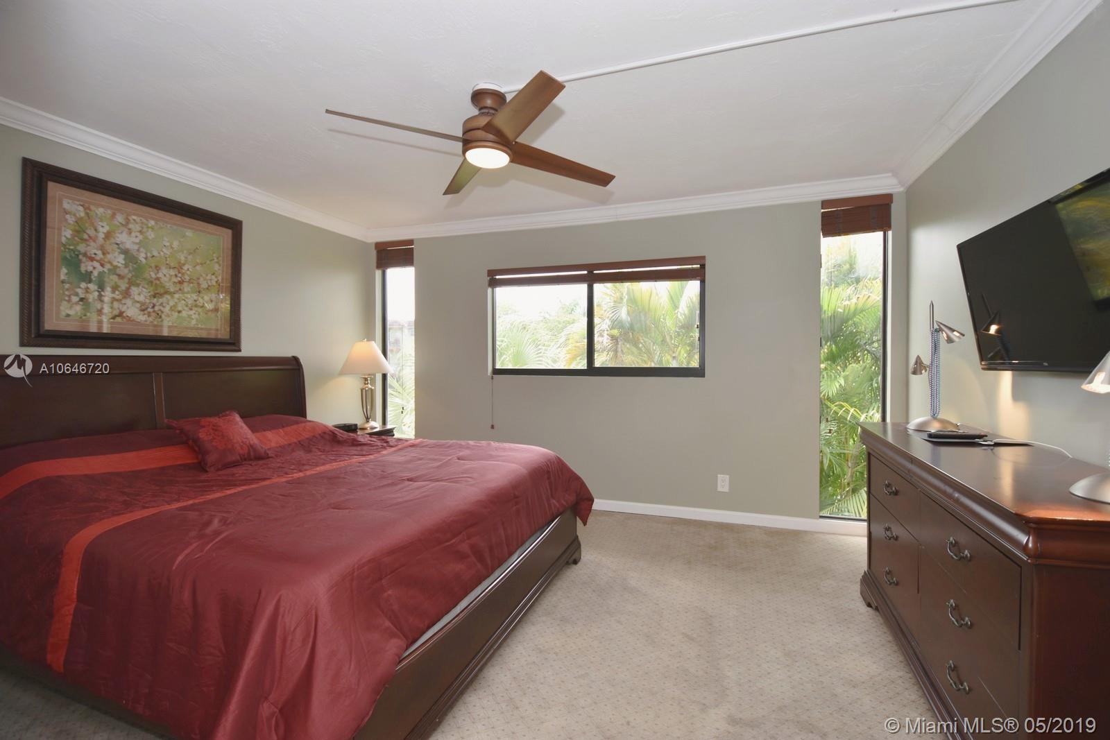 WOODS CONDO (THE) - Residential