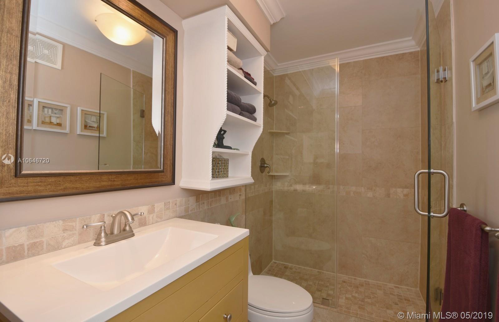 WOODS CONDO (THE) - Residential