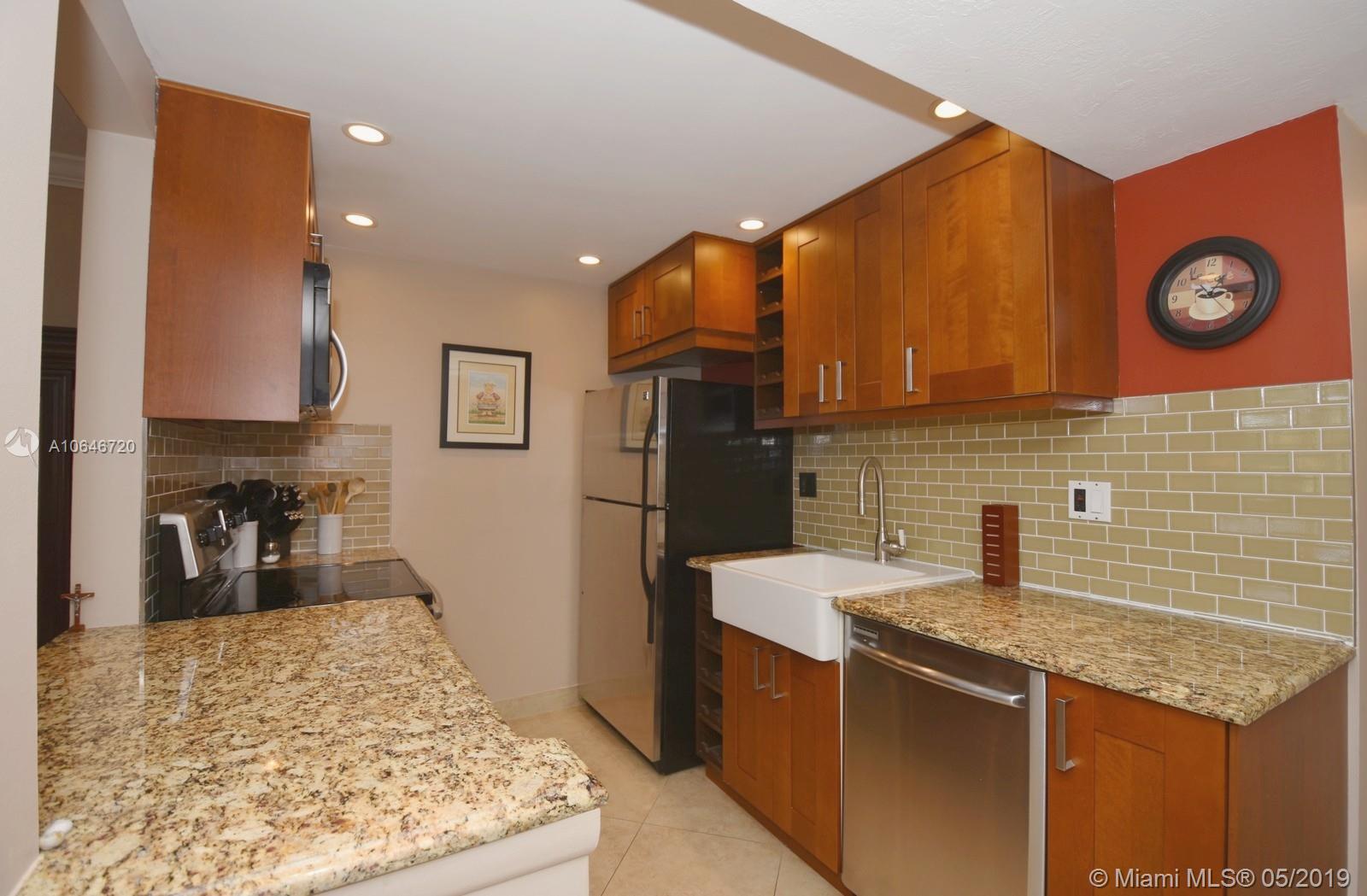 WOODS CONDO (THE) - Residential