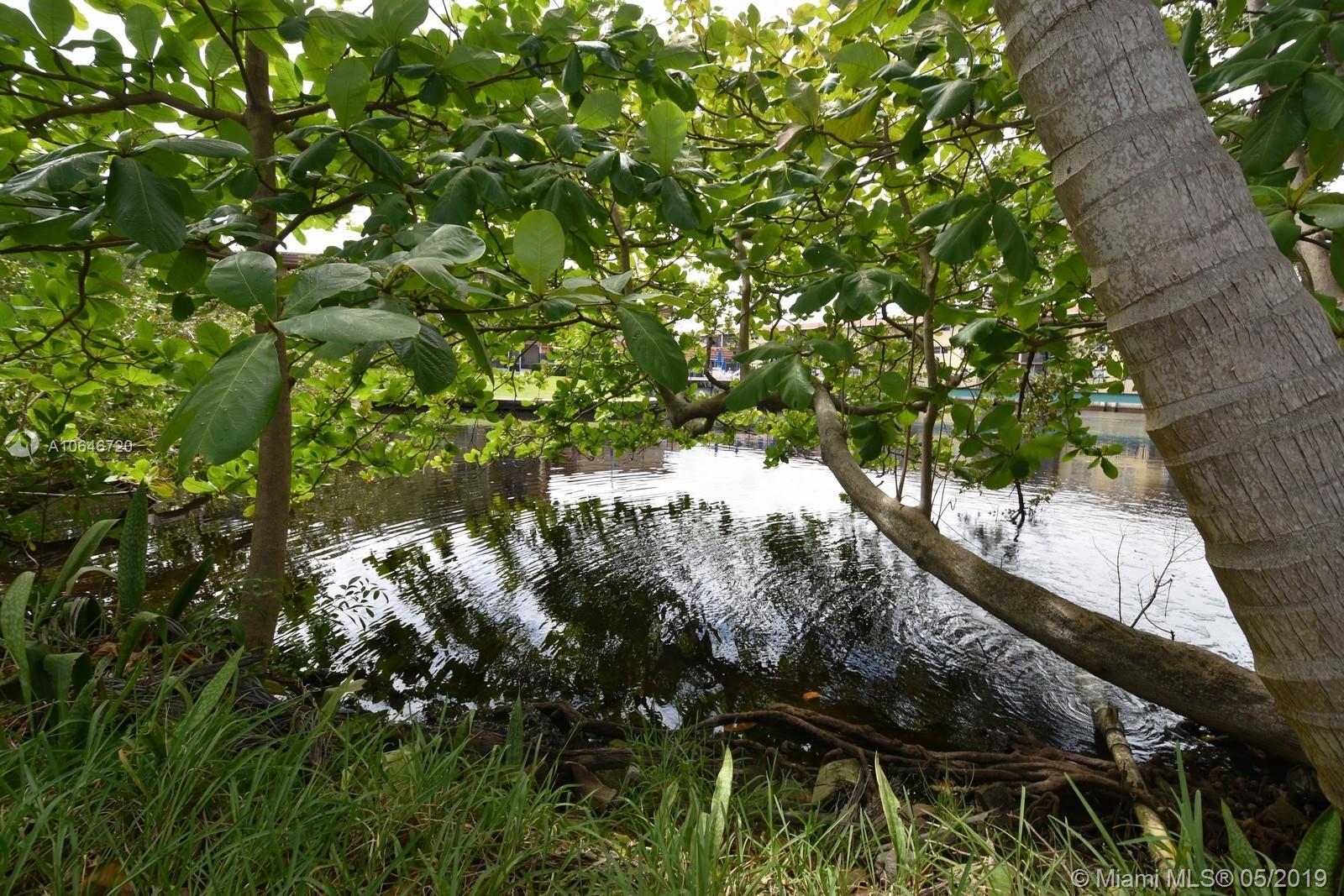 WOODS CONDO (THE) - Residential