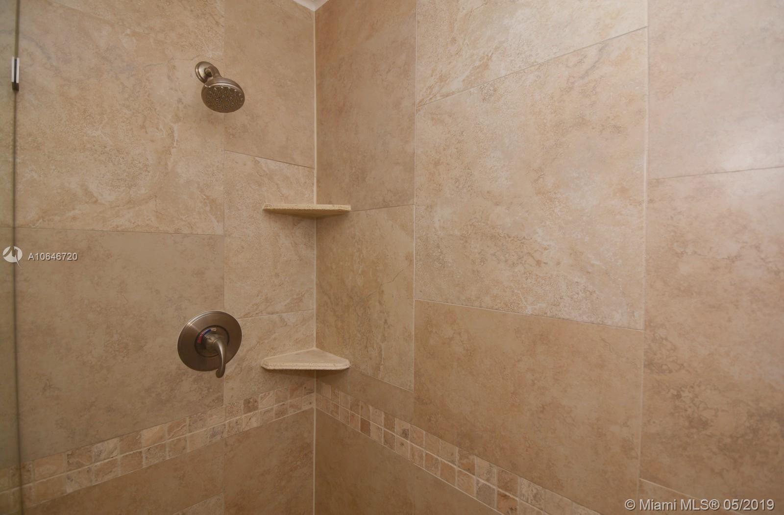 WOODS CONDO (THE) - Residential