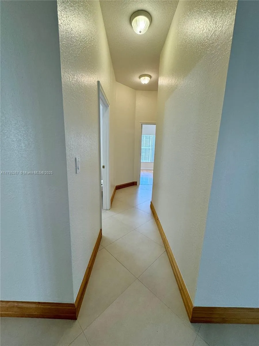 Weston, Florida 33331, United States, 4 Bedrooms Bedrooms, ,2 BathroomsBathrooms,Residential,Pending,110416