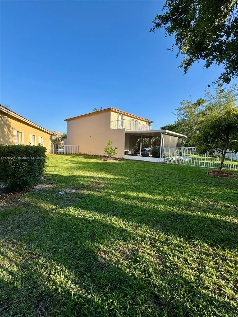 Weston, Florida 33331, United States, 4 Bedrooms Bedrooms, ,2 BathroomsBathrooms,Residential,Pending,110416