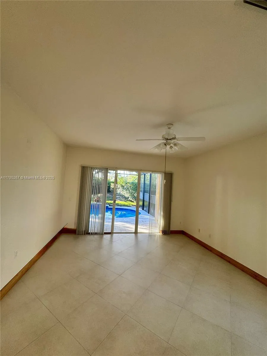 Weston, Florida 33331, United States, 4 Bedrooms Bedrooms, ,2 BathroomsBathrooms,Residential,Pending,110416