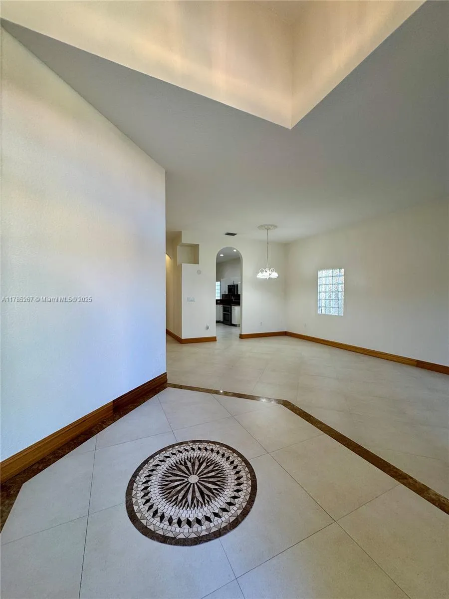 Weston, Florida 33331, United States, 4 Bedrooms Bedrooms, ,2 BathroomsBathrooms,Residential,Pending,110416