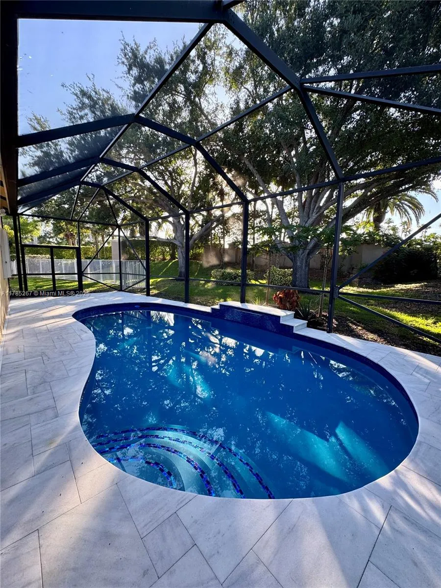 Weston, Florida 33331, United States, 4 Bedrooms Bedrooms, ,2 BathroomsBathrooms,Residential,Pending,110416