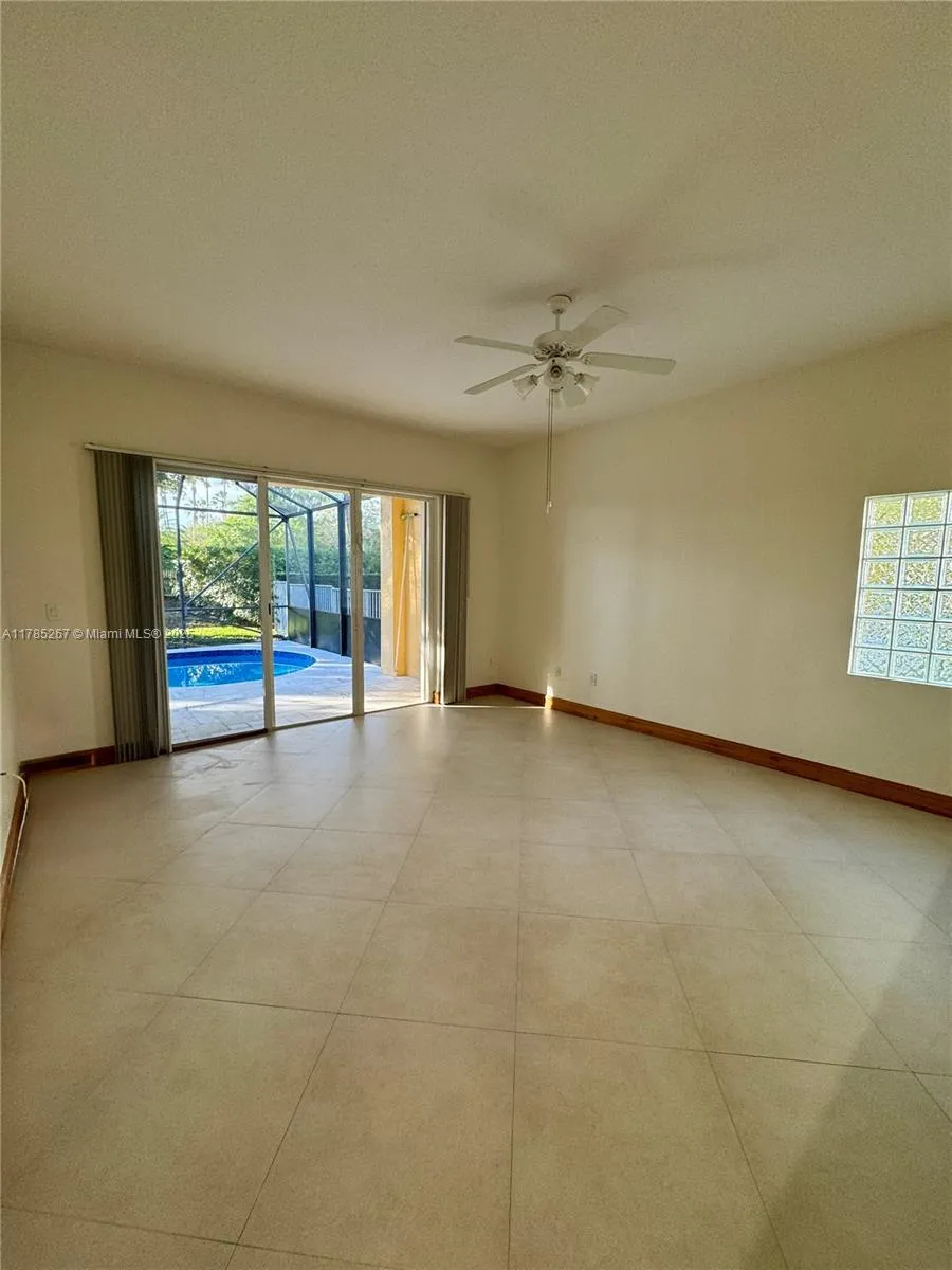 Weston, Florida 33331, United States, 4 Bedrooms Bedrooms, ,2 BathroomsBathrooms,Residential,Pending,110416