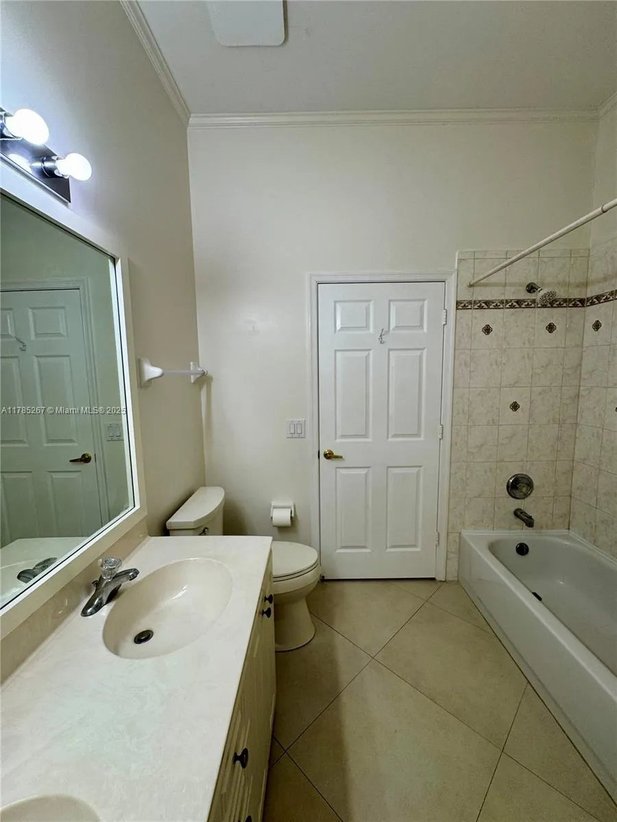 Weston, Florida 33331, United States, 4 Bedrooms Bedrooms, ,2 BathroomsBathrooms,Residential,Pending,110416