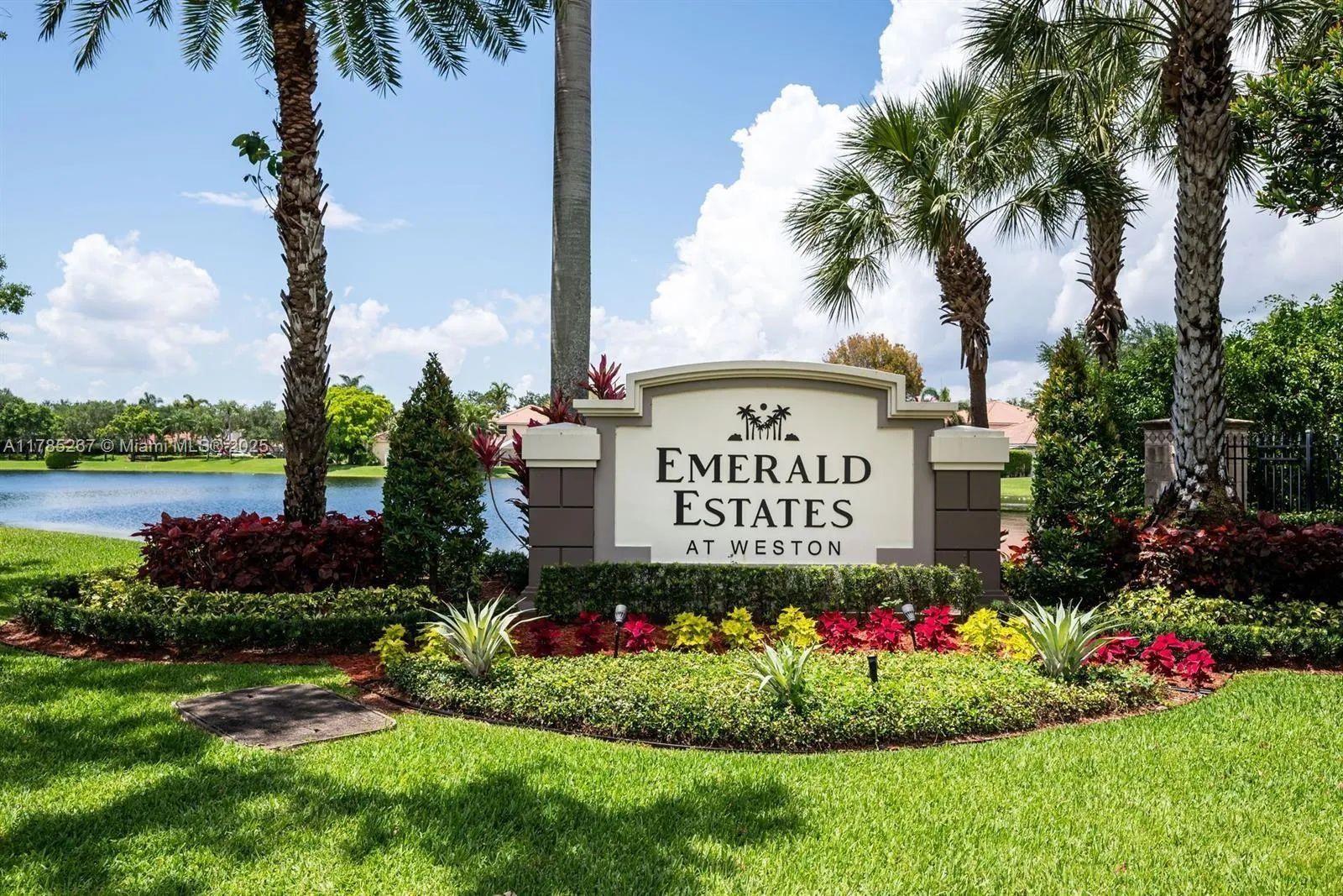 Weston, Florida 33331, United States, 4 Bedrooms Bedrooms, ,2 BathroomsBathrooms,Residential,Pending,110416