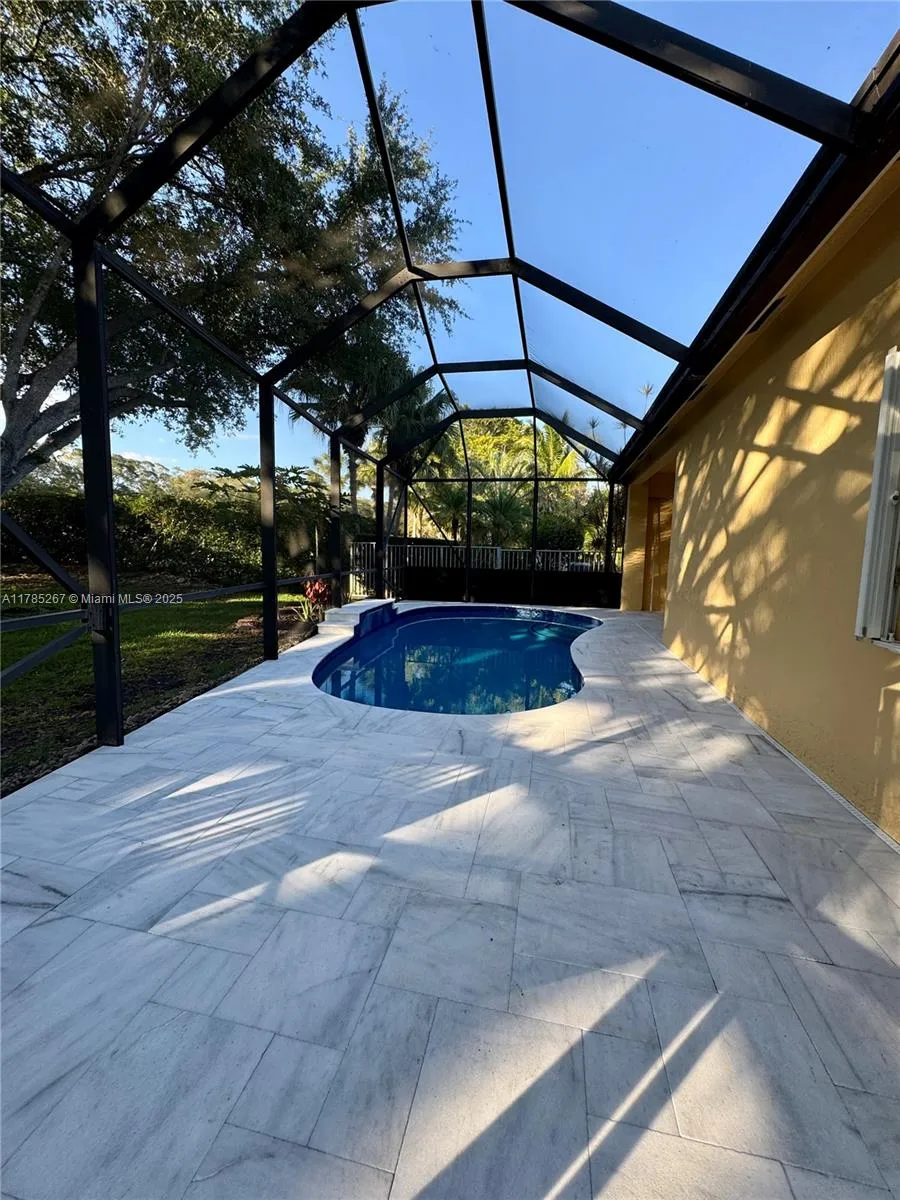 Weston, Florida 33331, United States, 4 Bedrooms Bedrooms, ,2 BathroomsBathrooms,Residential,Pending,110416