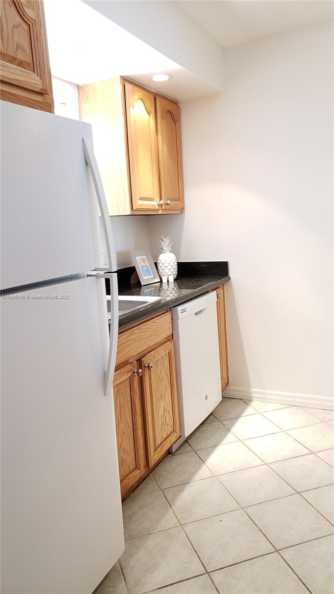 WATERS EDGE OF CORAL SPRI - Residential Lease