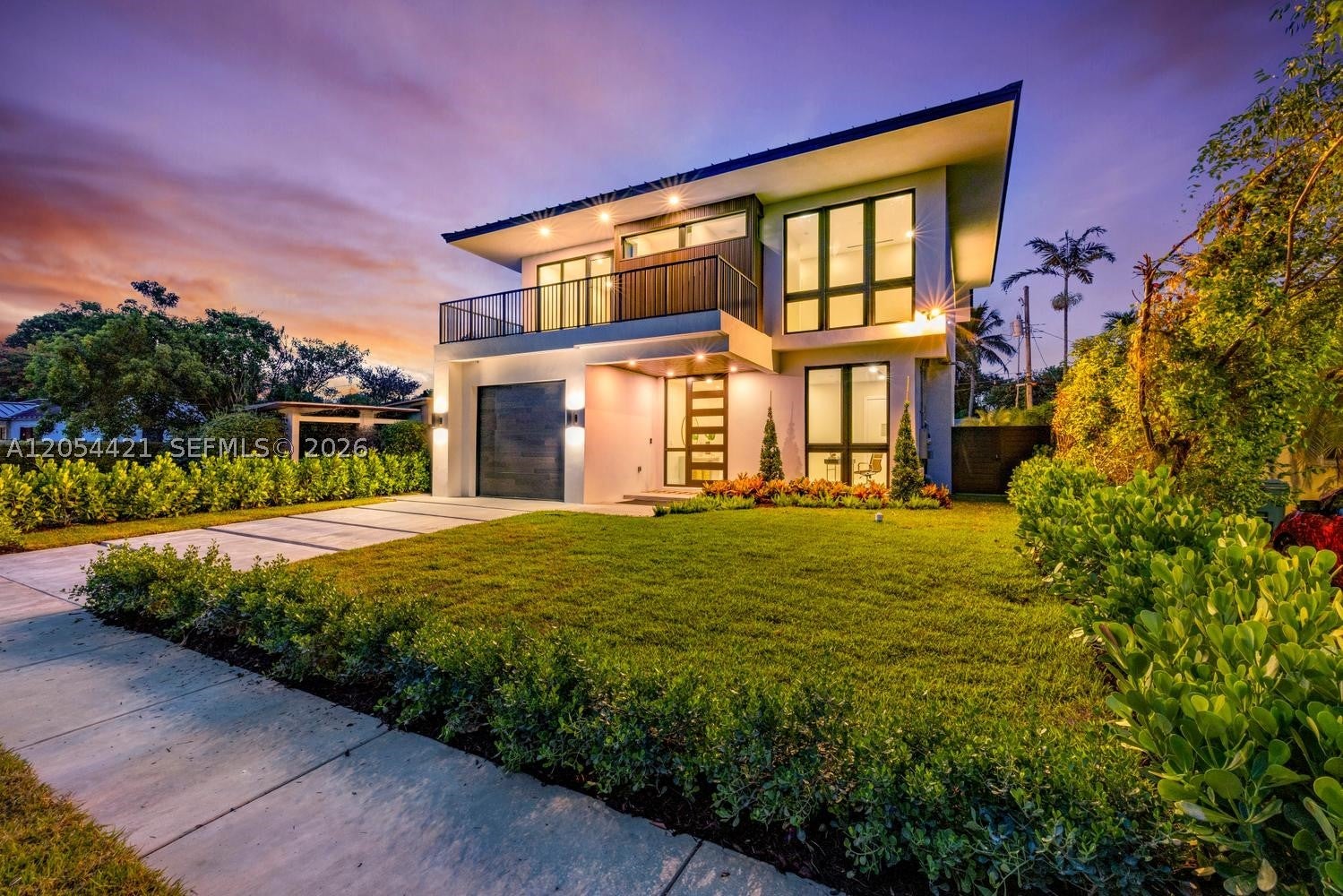 5765 SW 47th St, Miami, FL, 33155/$2,725,000 2 5765 SW 47th St