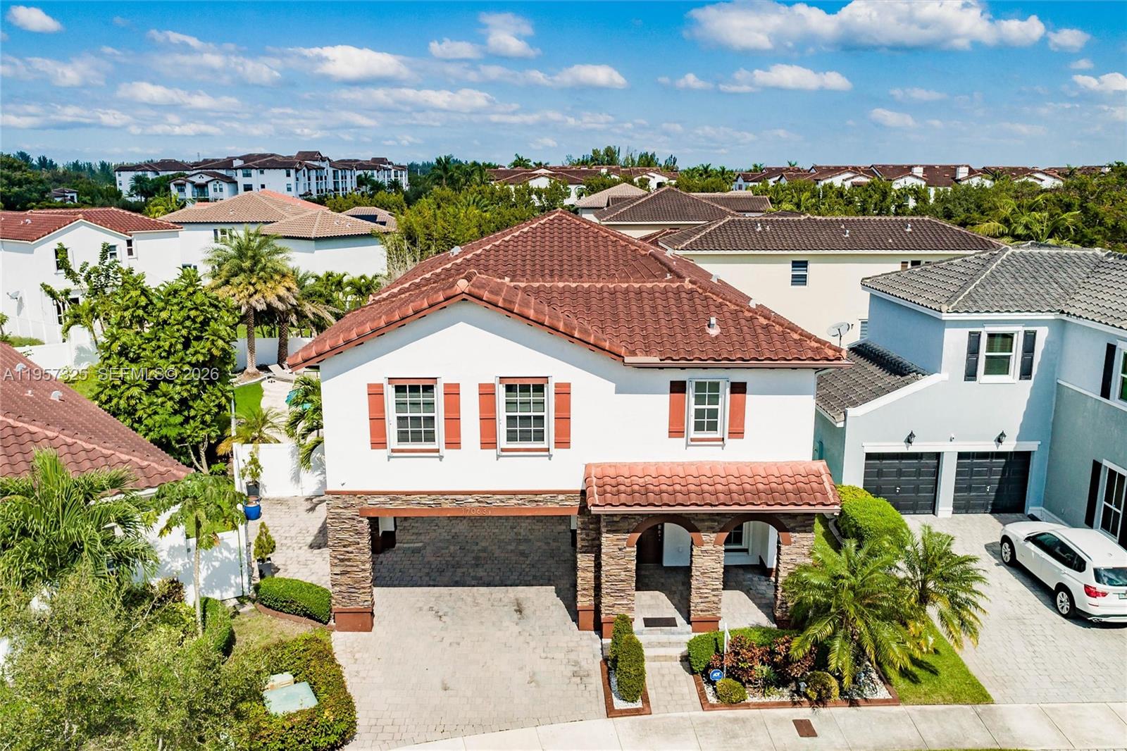 KENDALL COMMONS RESIDENTI - Residential