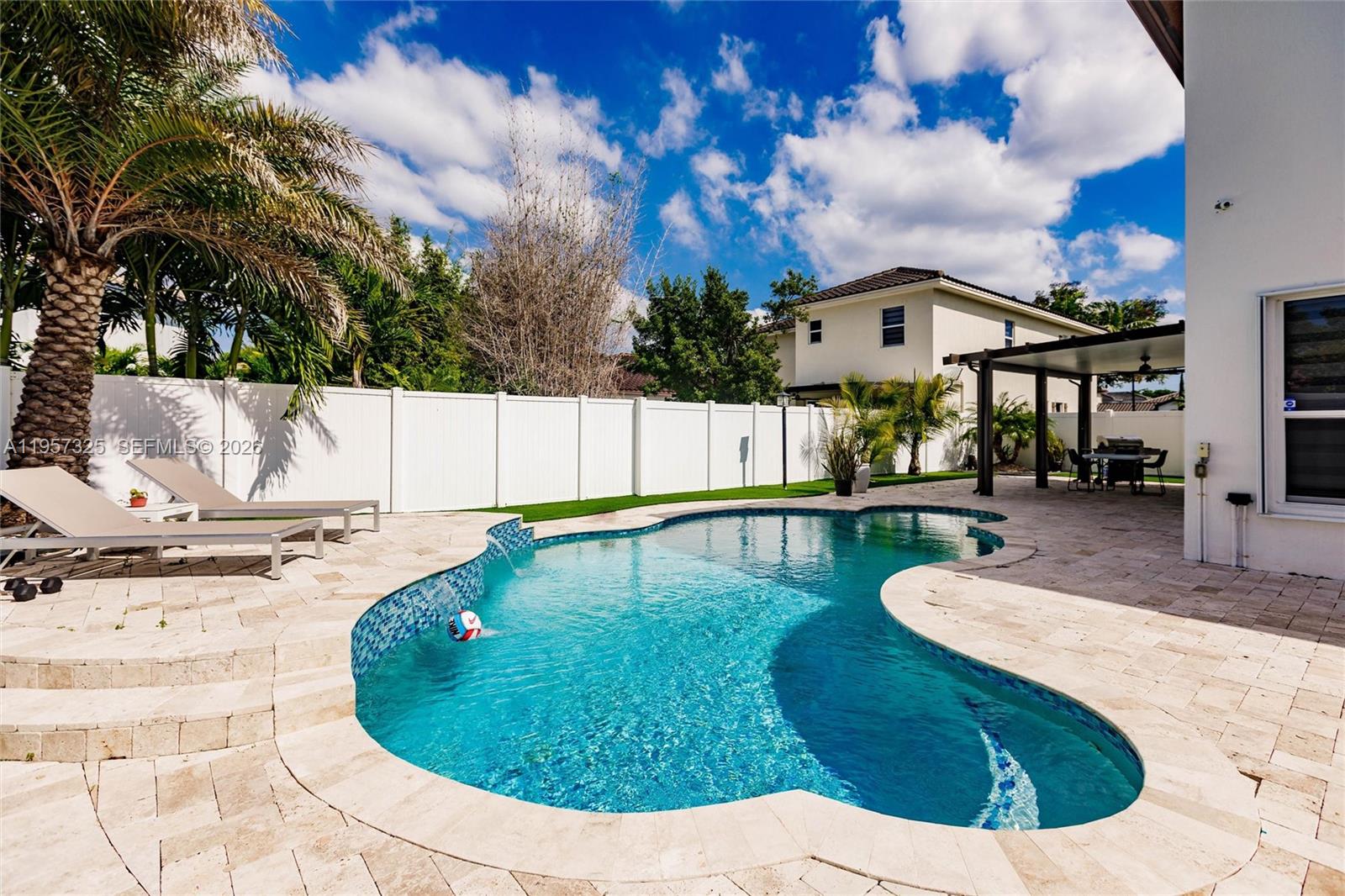 KENDALL COMMONS RESIDENTI - Residential