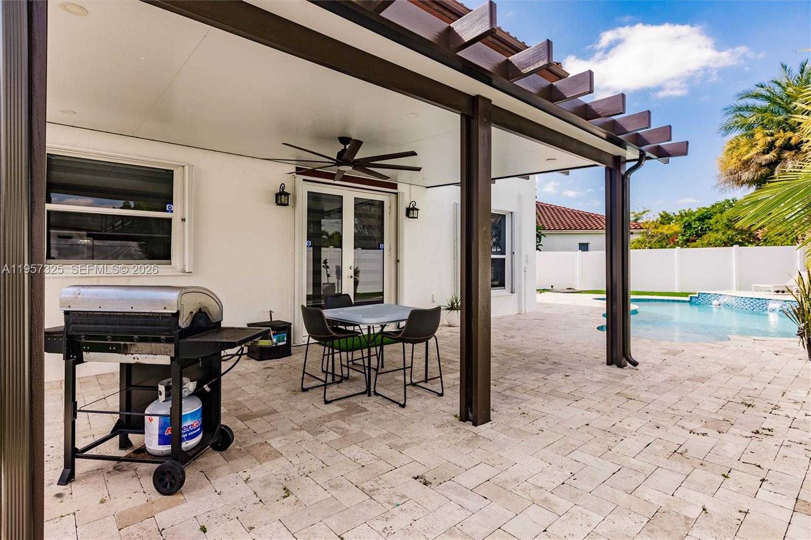 KENDALL COMMONS RESIDENTI - Residential