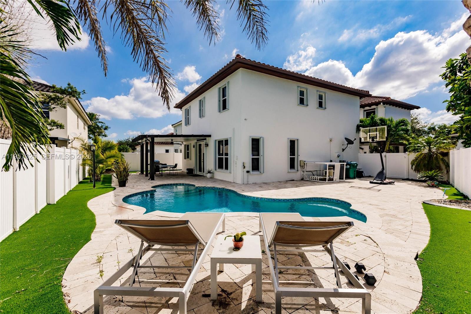 KENDALL COMMONS RESIDENTI - Residential