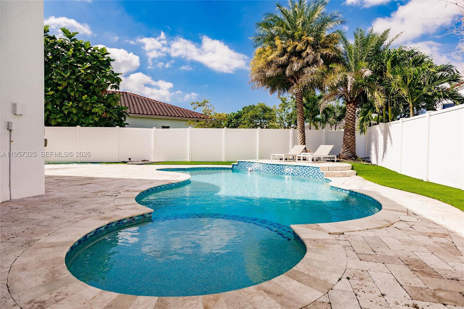 KENDALL COMMONS RESIDENTI - Residential