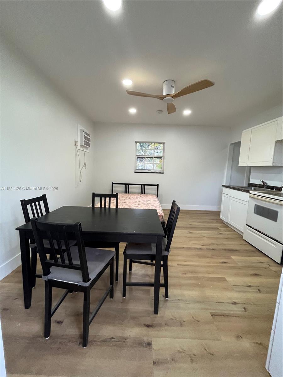 HOLLYWOOD PARK - Residential Lease