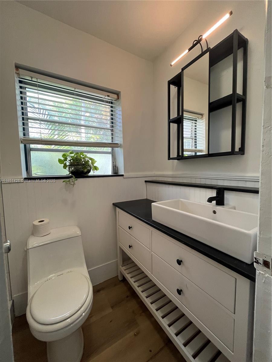 HOLLYWOOD PARK - Residential Lease