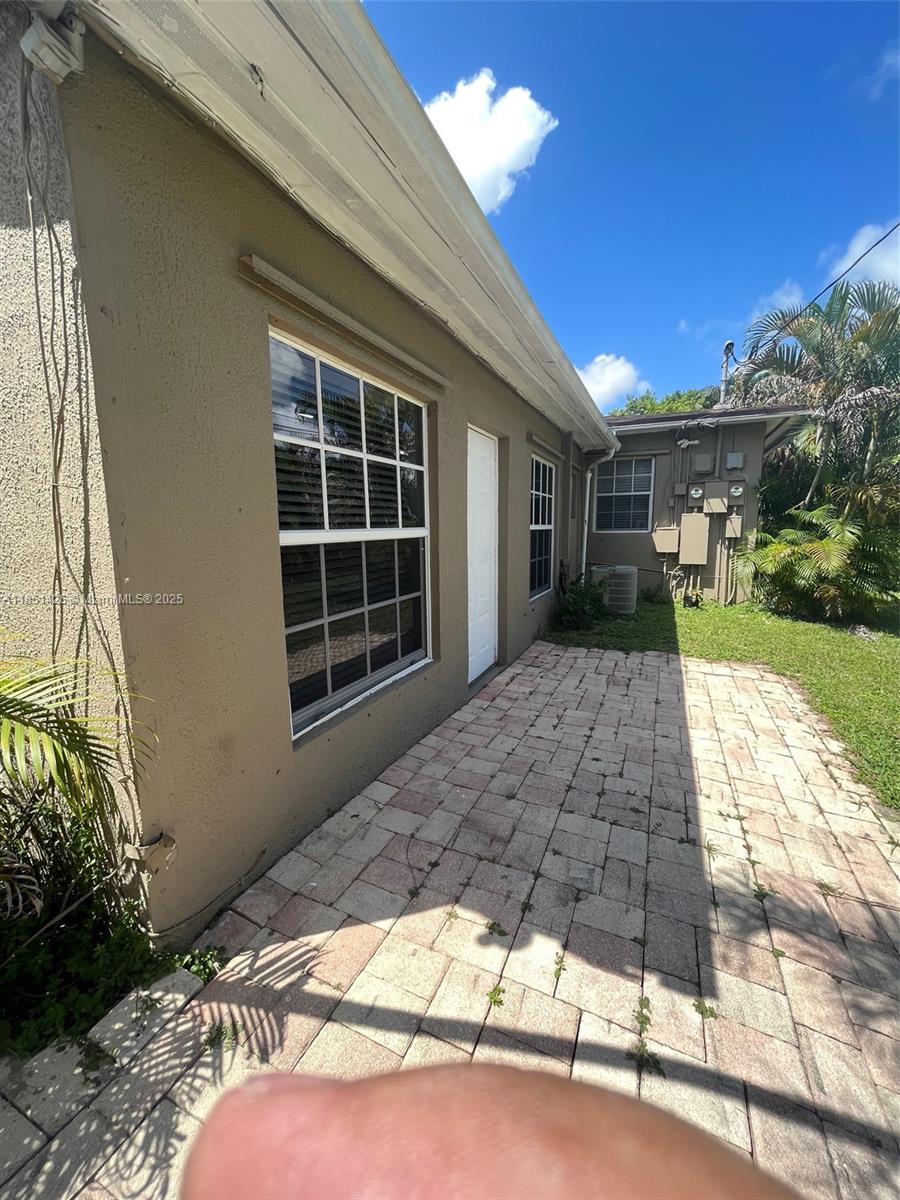 HOLLYWOOD PARK - Residential Lease