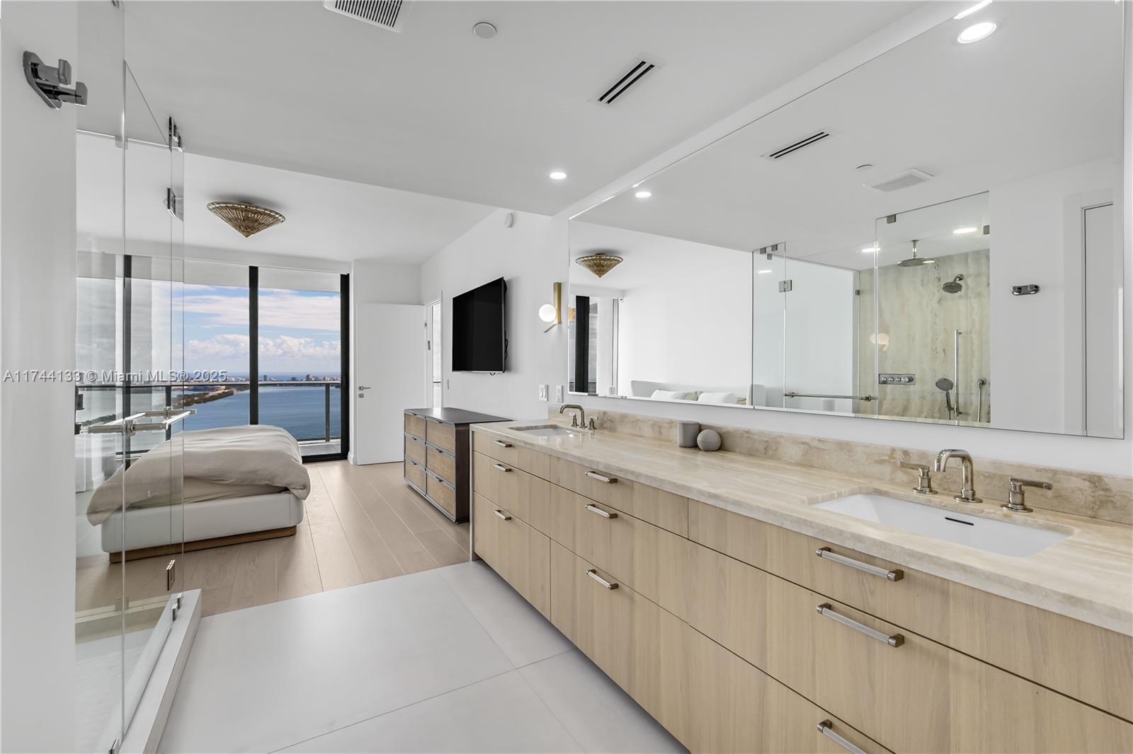 ONE PARAISO CONDO - Residential