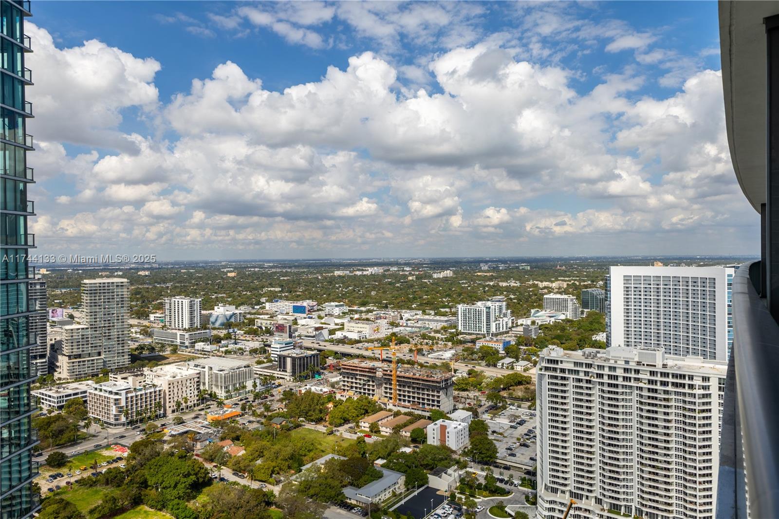 ONE PARAISO CONDO - Residential