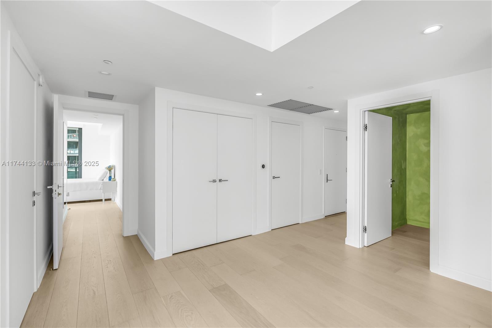 ONE PARAISO CONDO - Residential