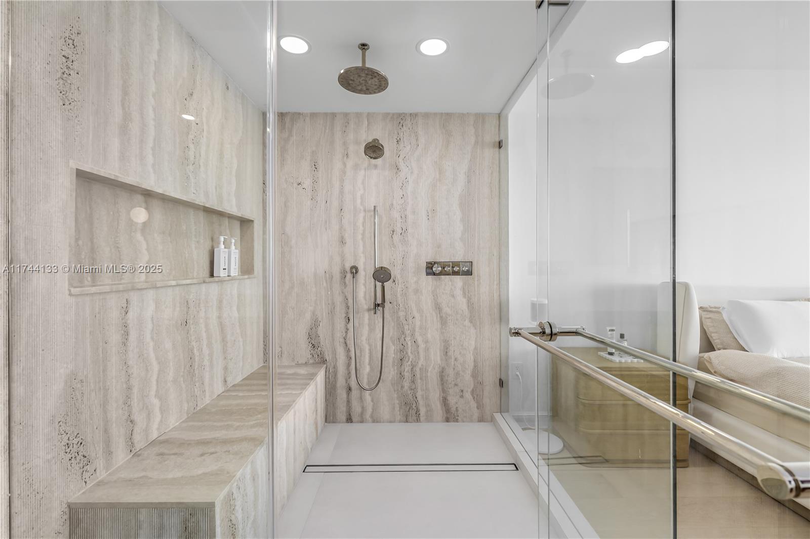 ONE PARAISO CONDO - Residential