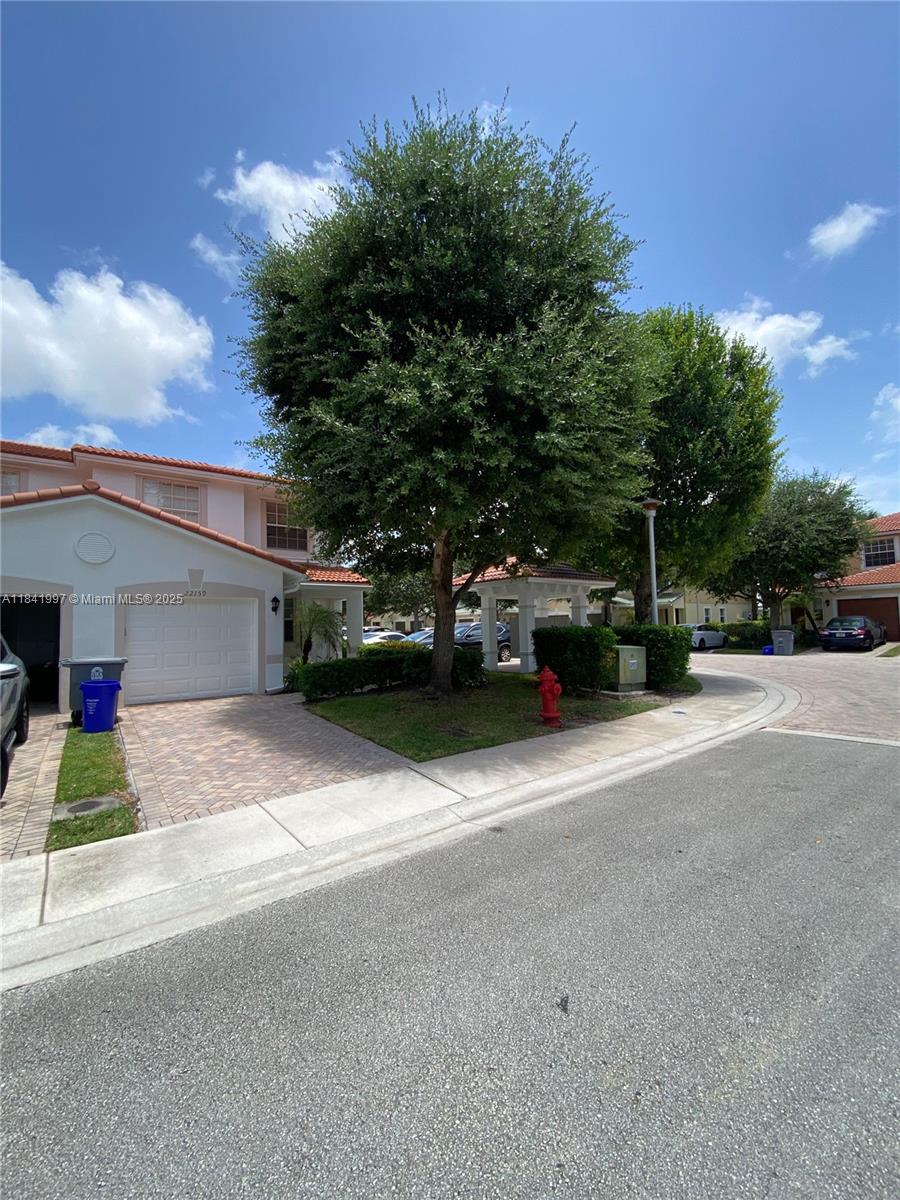 ROYAL WOODS CONDOMINIUM - Residential Lease