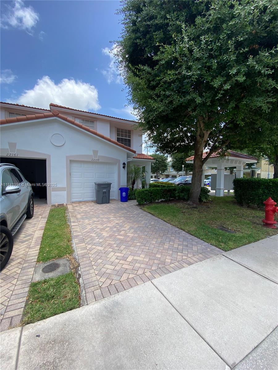 ROYAL WOODS CONDOMINIUM - Residential Lease