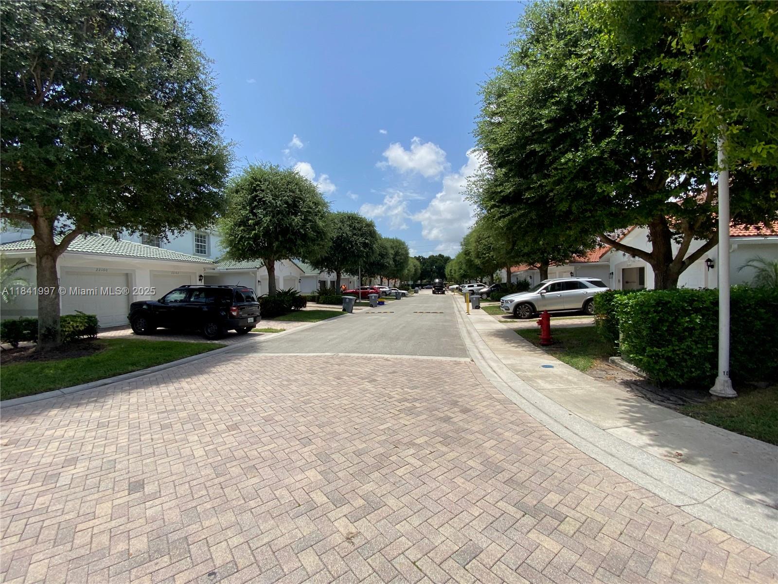 ROYAL WOODS CONDOMINIUM - Residential Lease