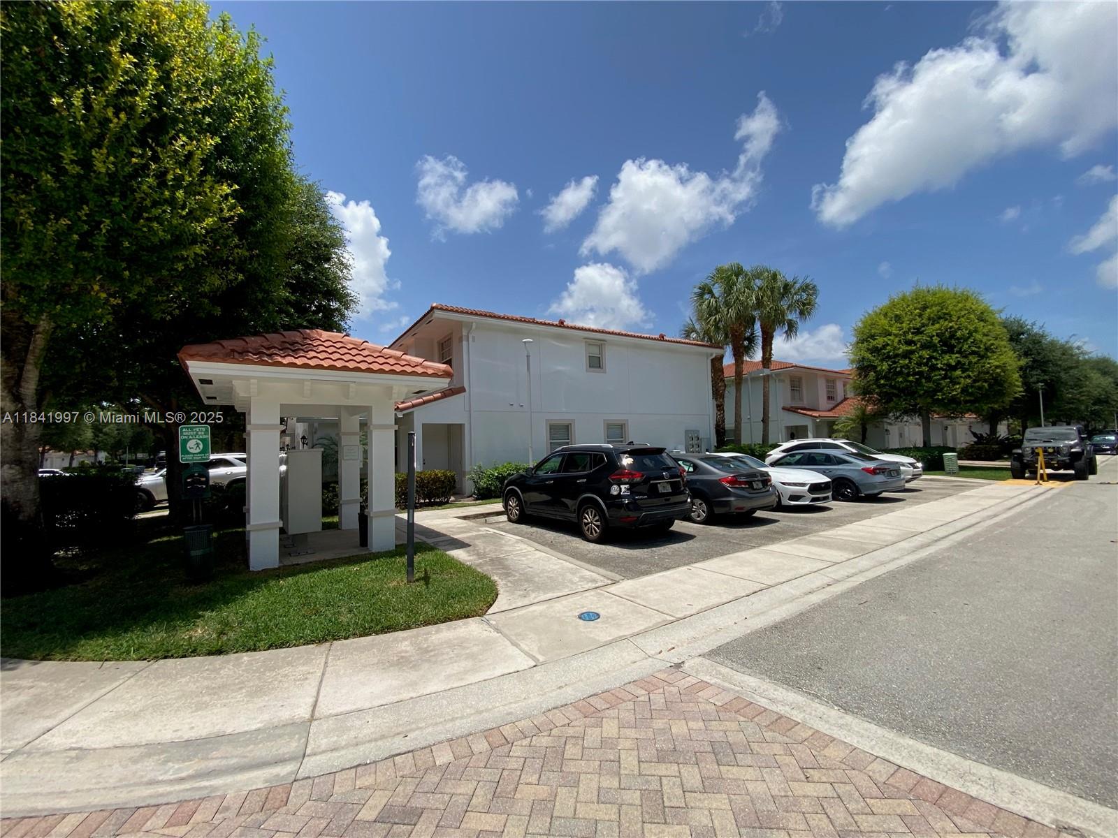 ROYAL WOODS CONDOMINIUM - Residential Lease