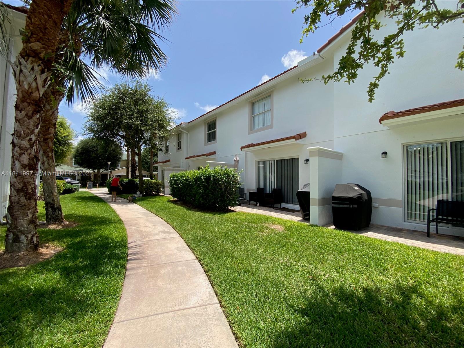 ROYAL WOODS CONDOMINIUM - Residential Lease