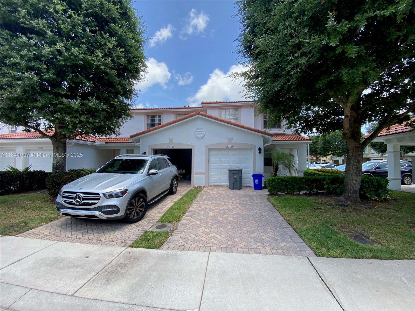 ROYAL WOODS CONDOMINIUM - Residential Lease