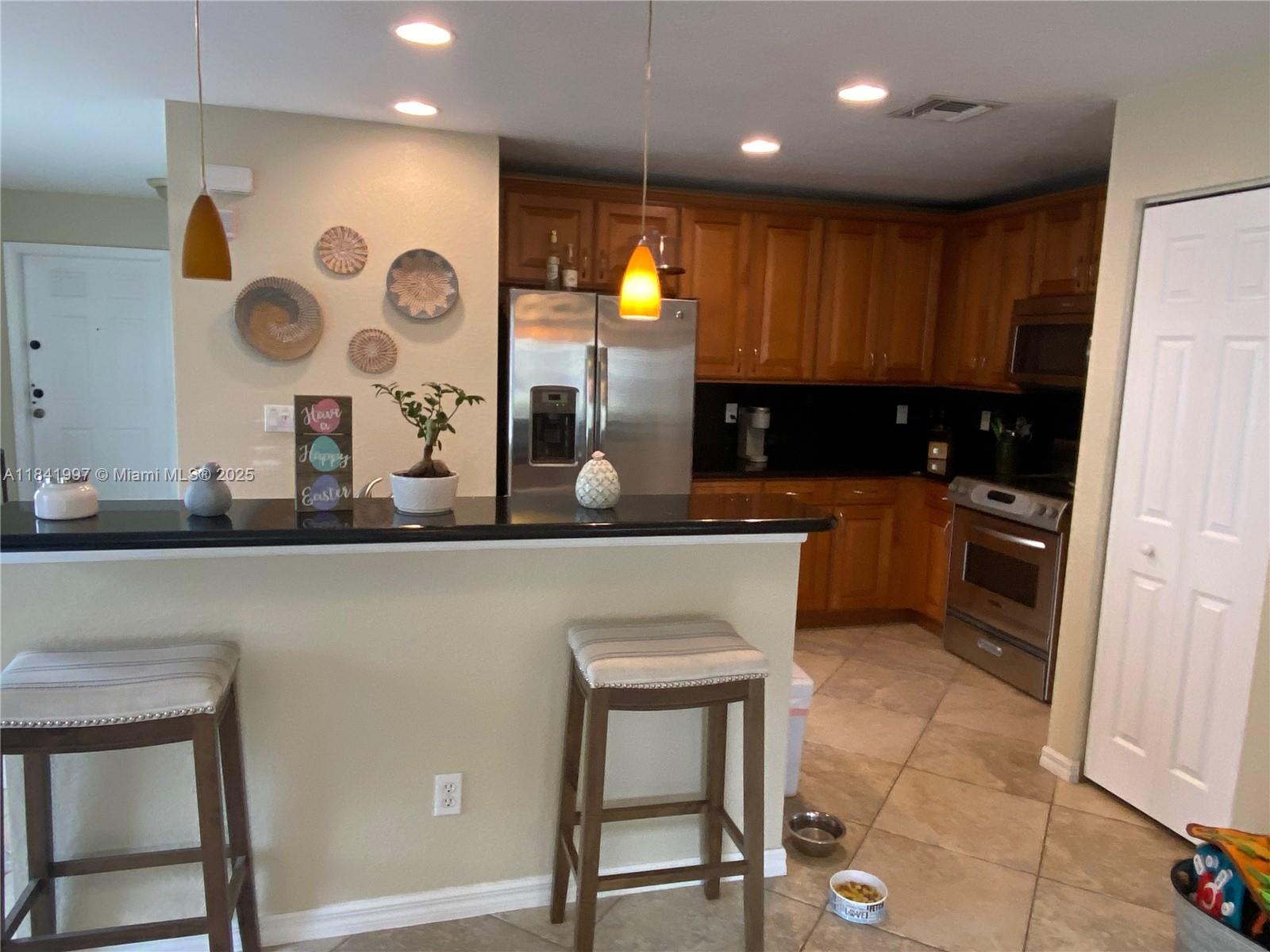 ROYAL WOODS CONDOMINIUM - Residential Lease