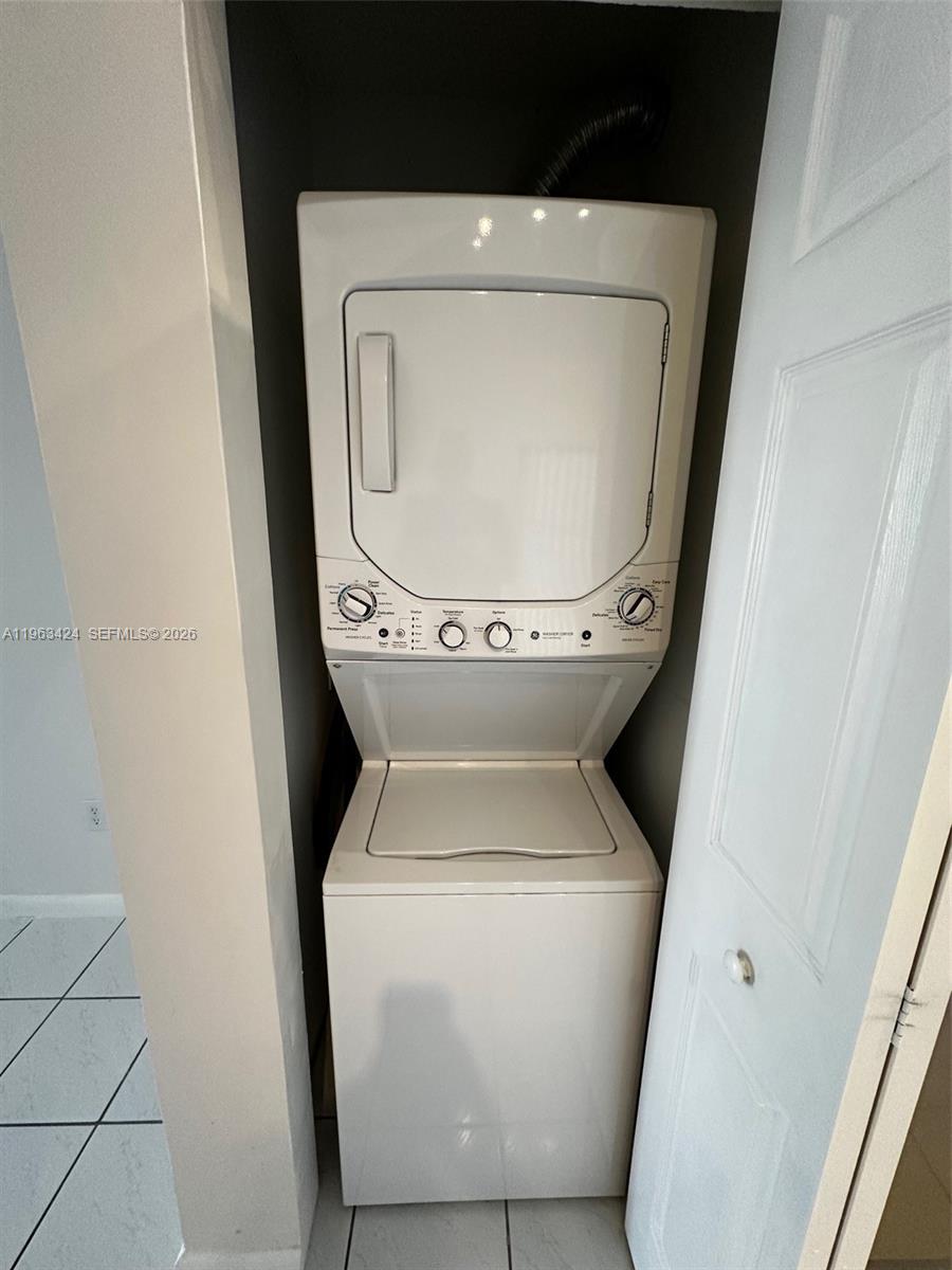 WESTWIND LAKES GARDEN HOM - Residential