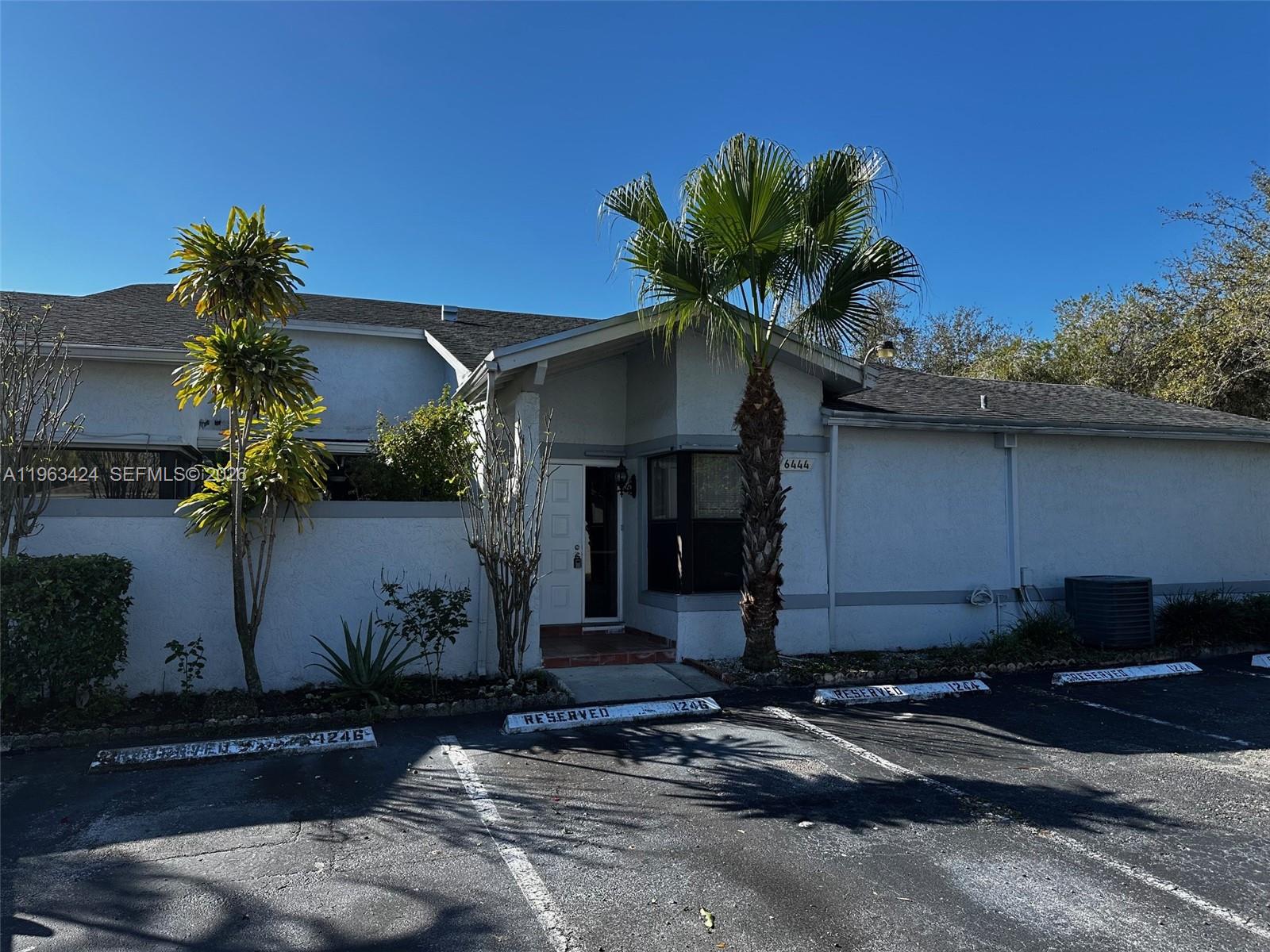 WESTWIND LAKES GARDEN HOM - Residential