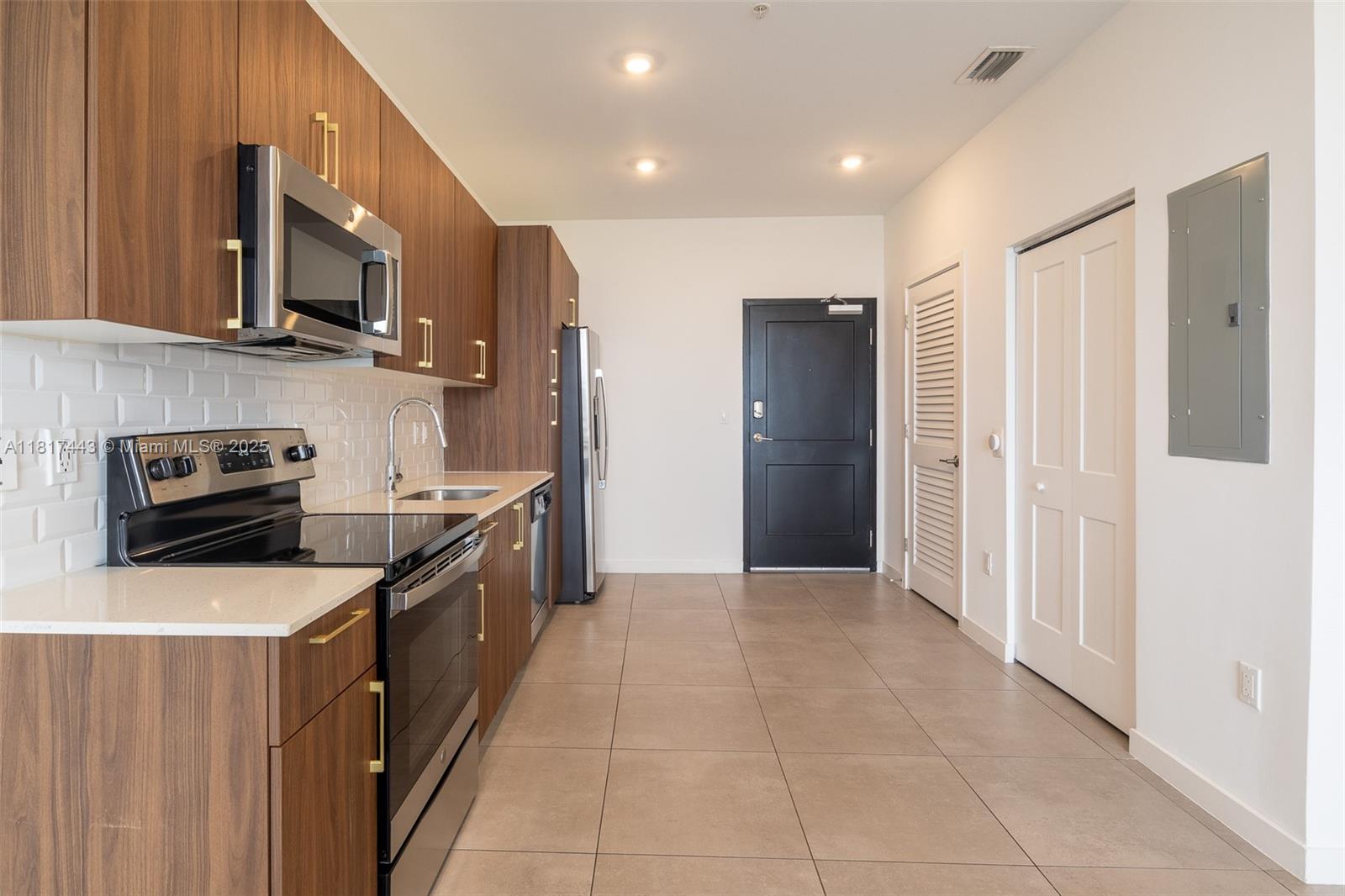 218 NW 8th St 1806