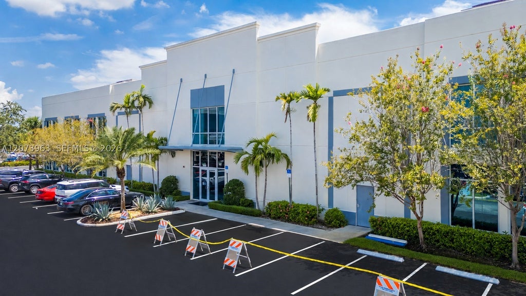 Photo of Pembroke Pines, FL 33028 (MLS # A12073963)