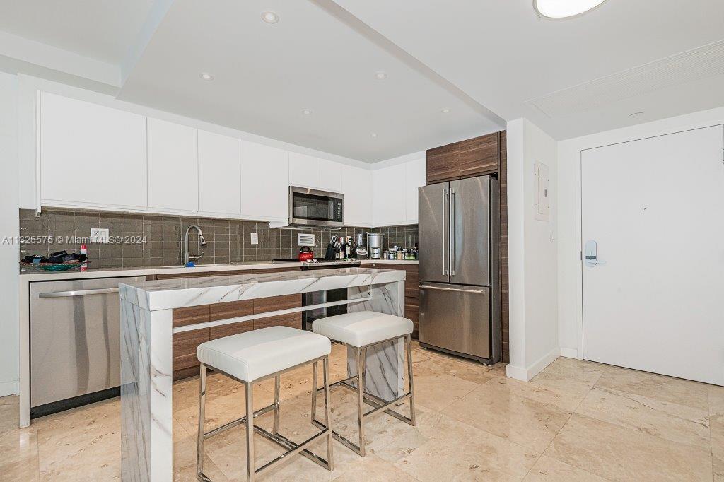 RONEY PALACE CONDO - Residential Lease