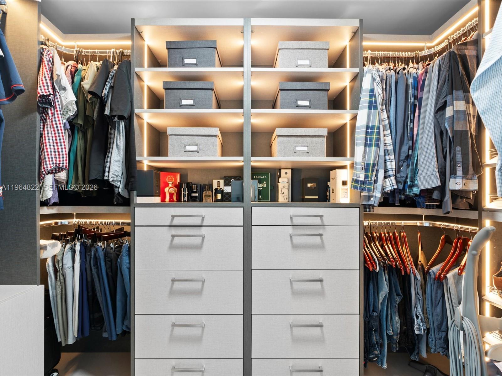 PARQUE TOWERS CONDO - Residential