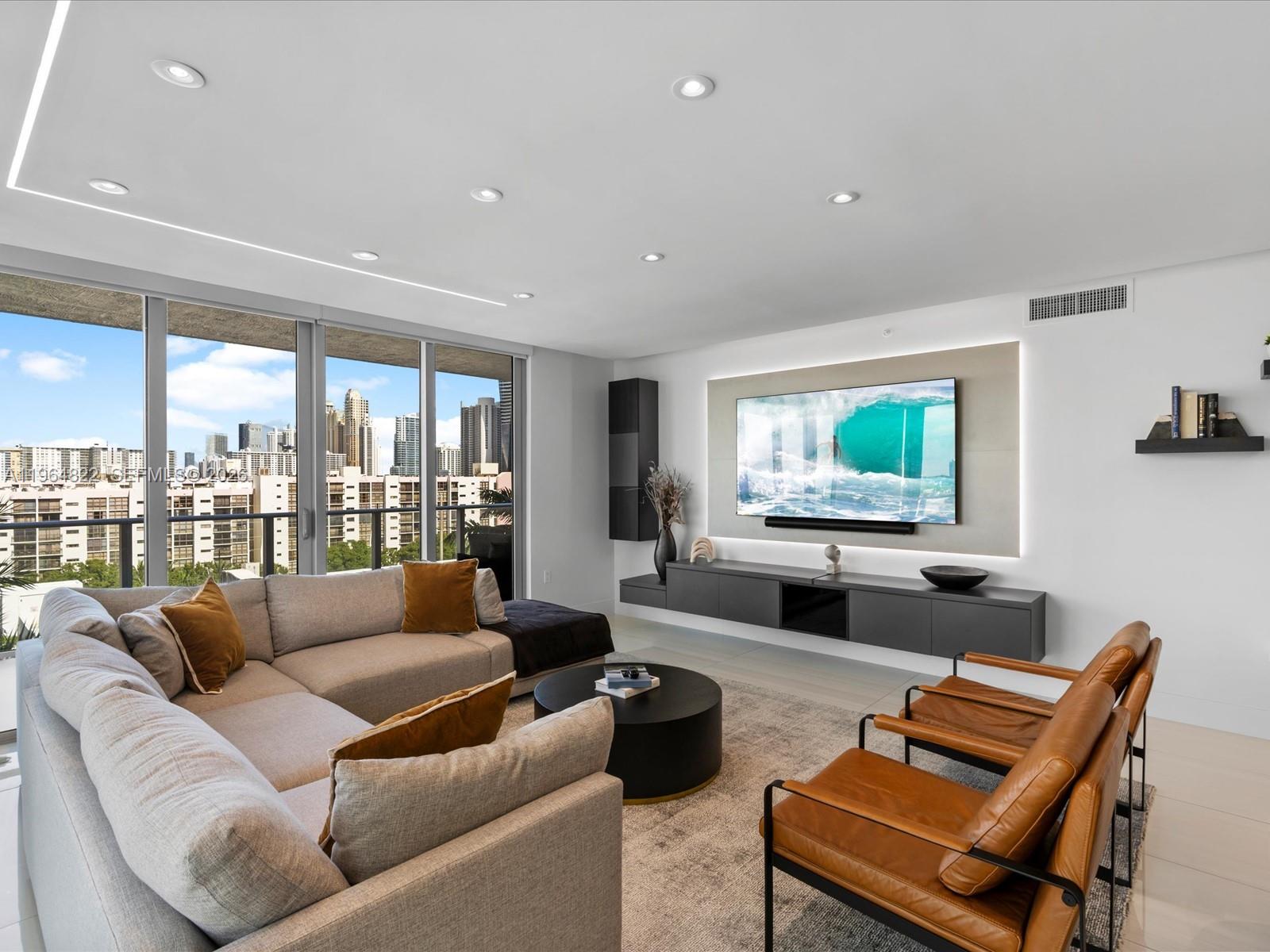 PARQUE TOWERS CONDO - Residential