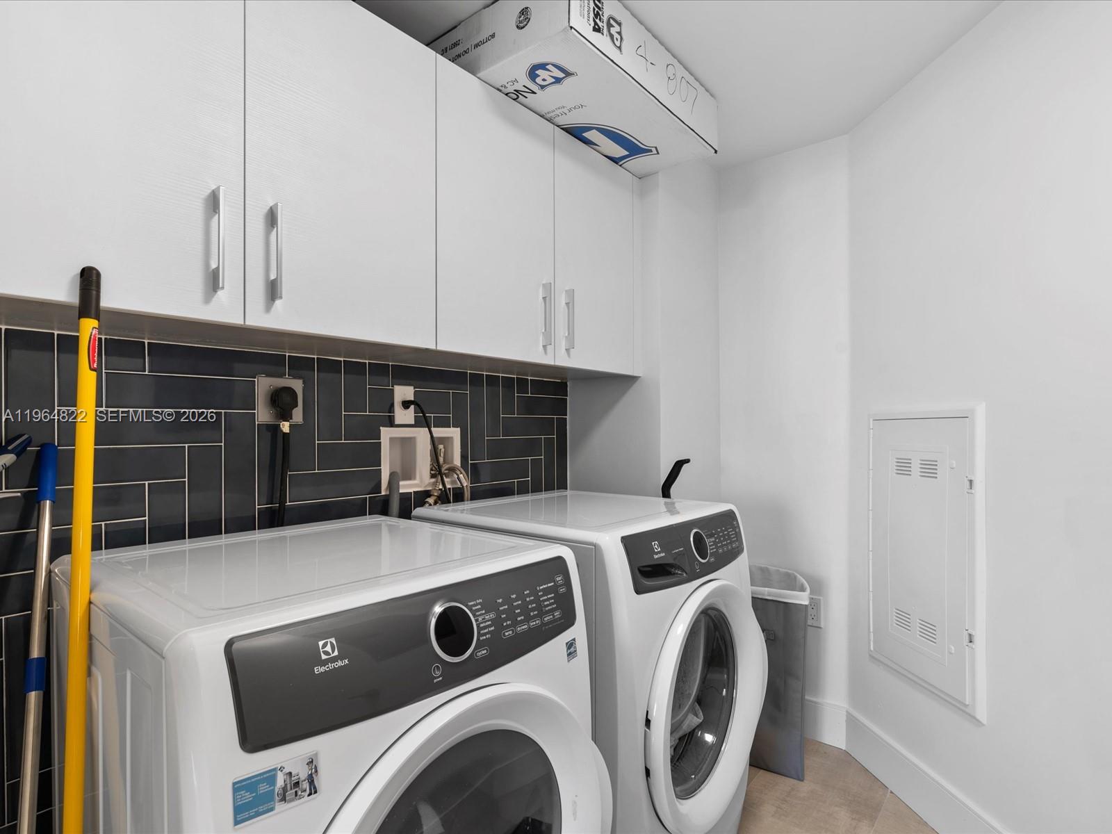 PARQUE TOWERS CONDO - Residential