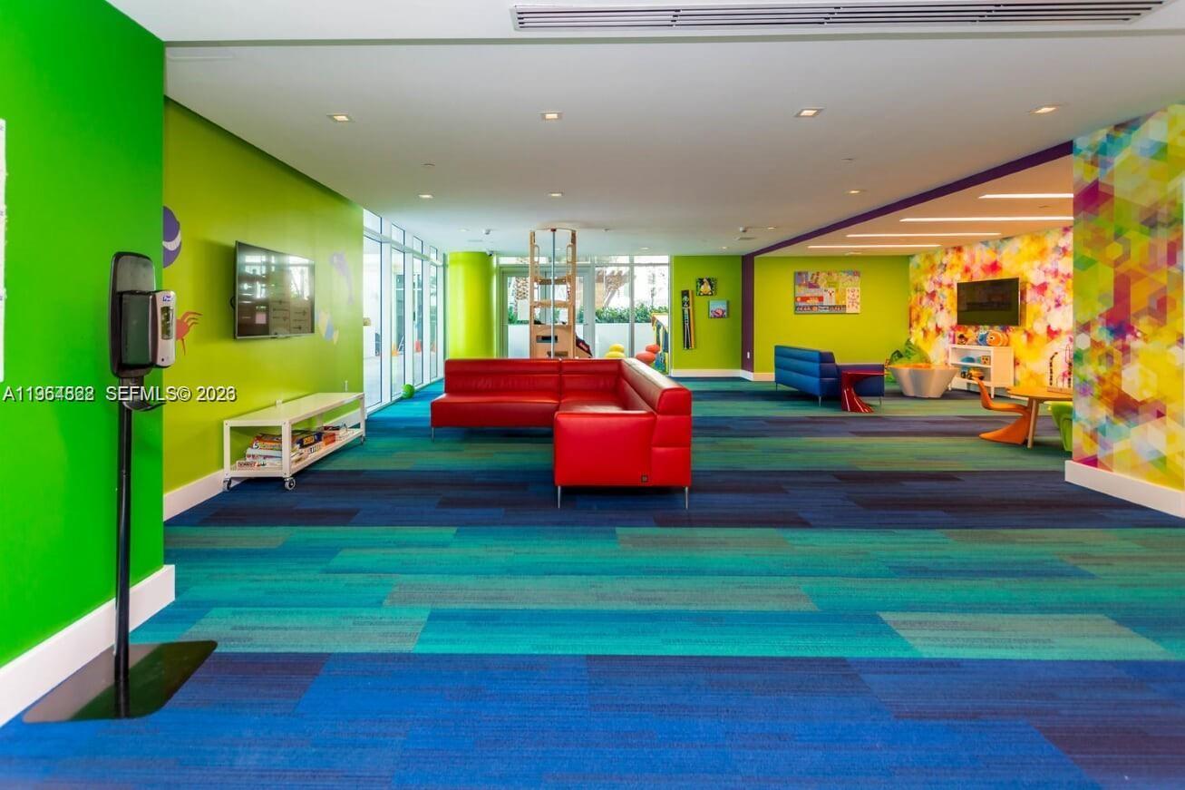 PARQUE TOWERS CONDO - Residential