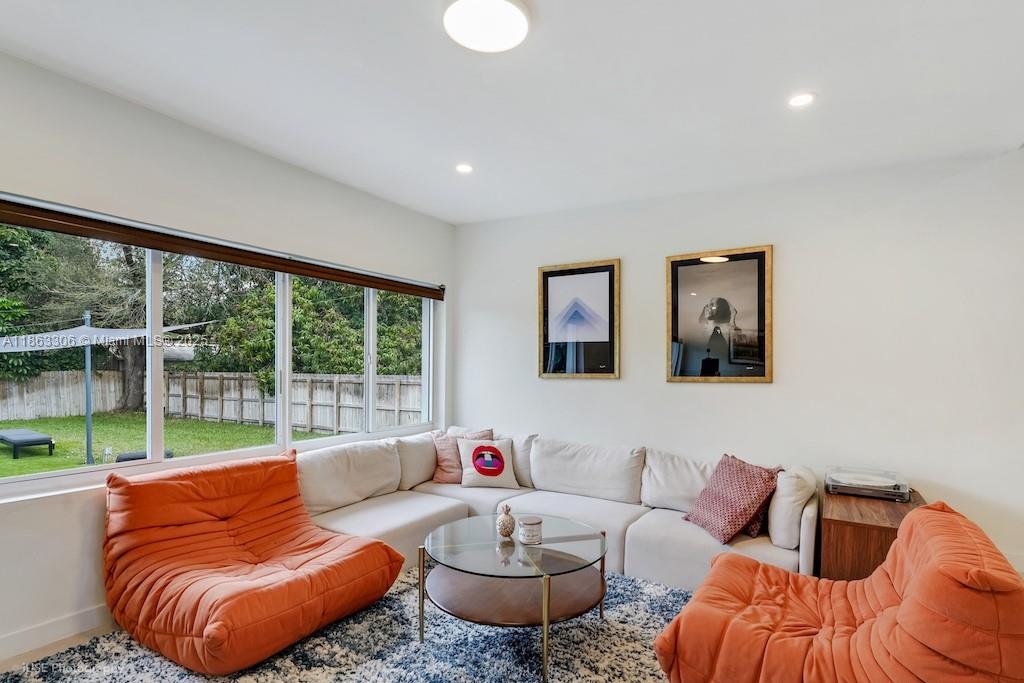 HOMEDALE - Residential