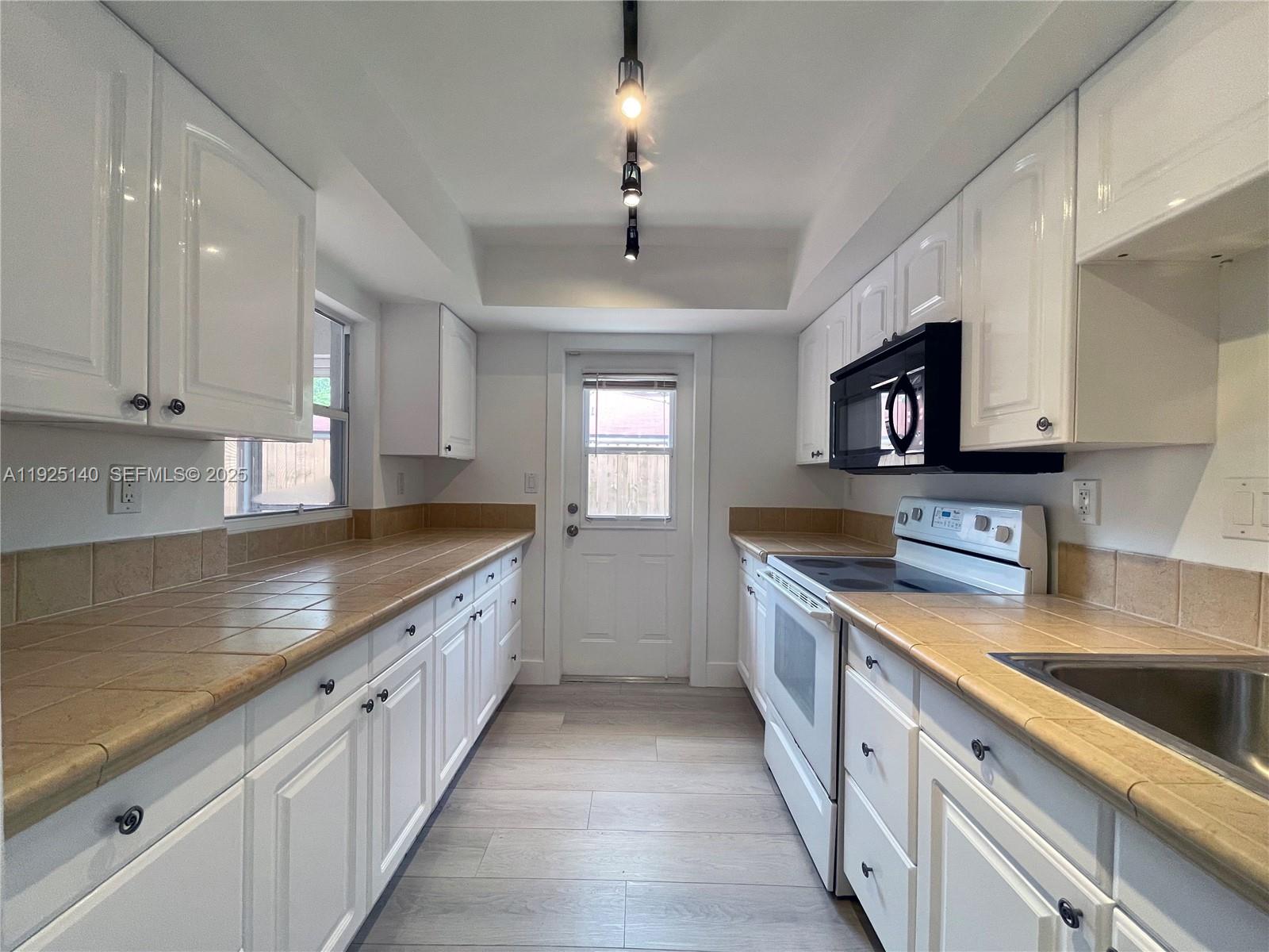 TROPIC ISLE 2ND SEC - Residential Lease