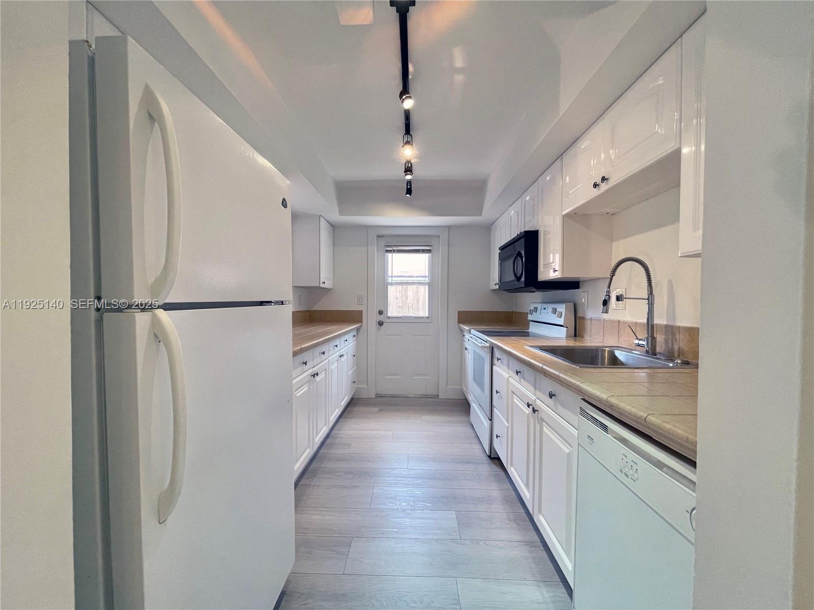 TROPIC ISLE 2ND SEC - Residential Lease